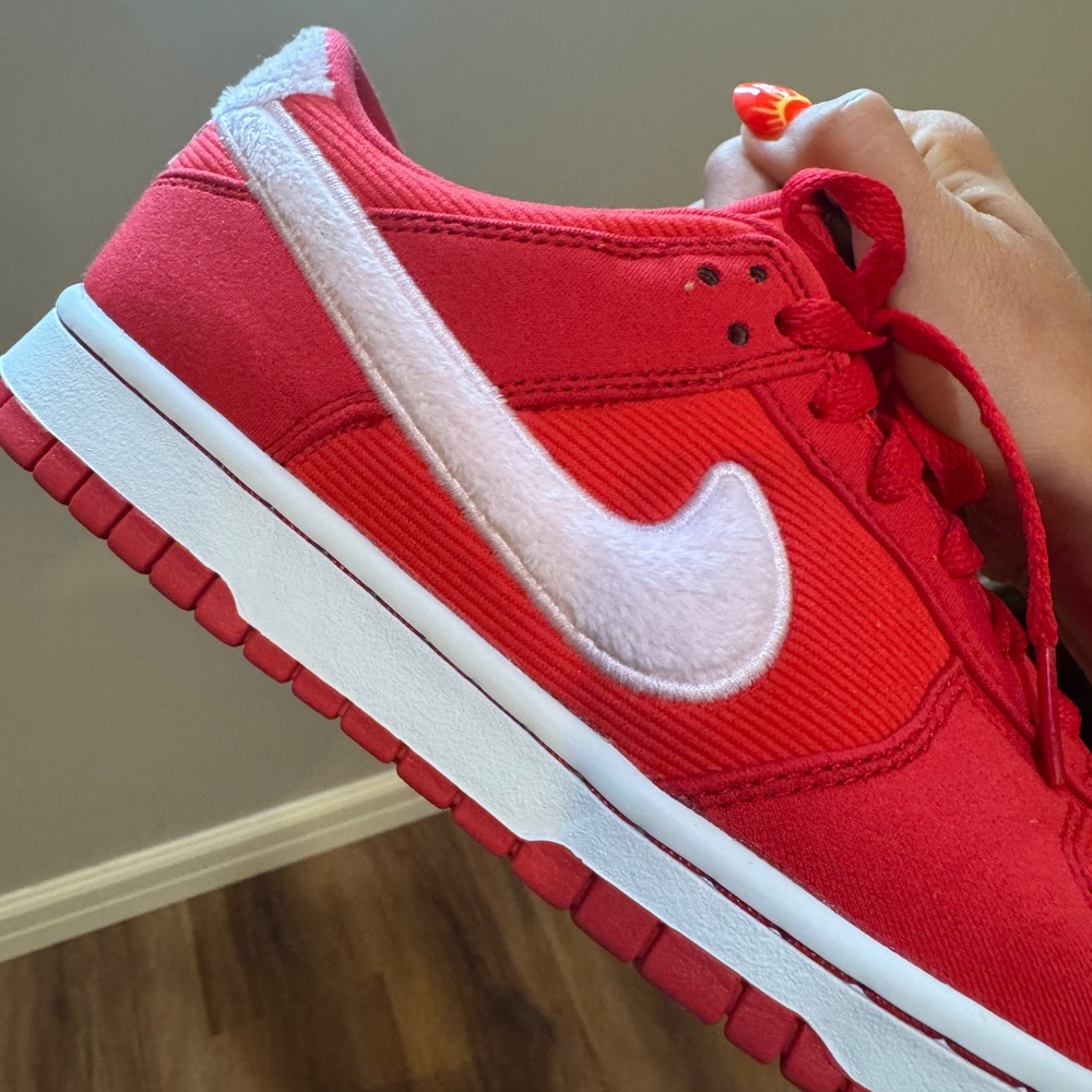 Nike Valentines Day Dunks (2024) Size 6.5Y/8W - Picture 3 of 4